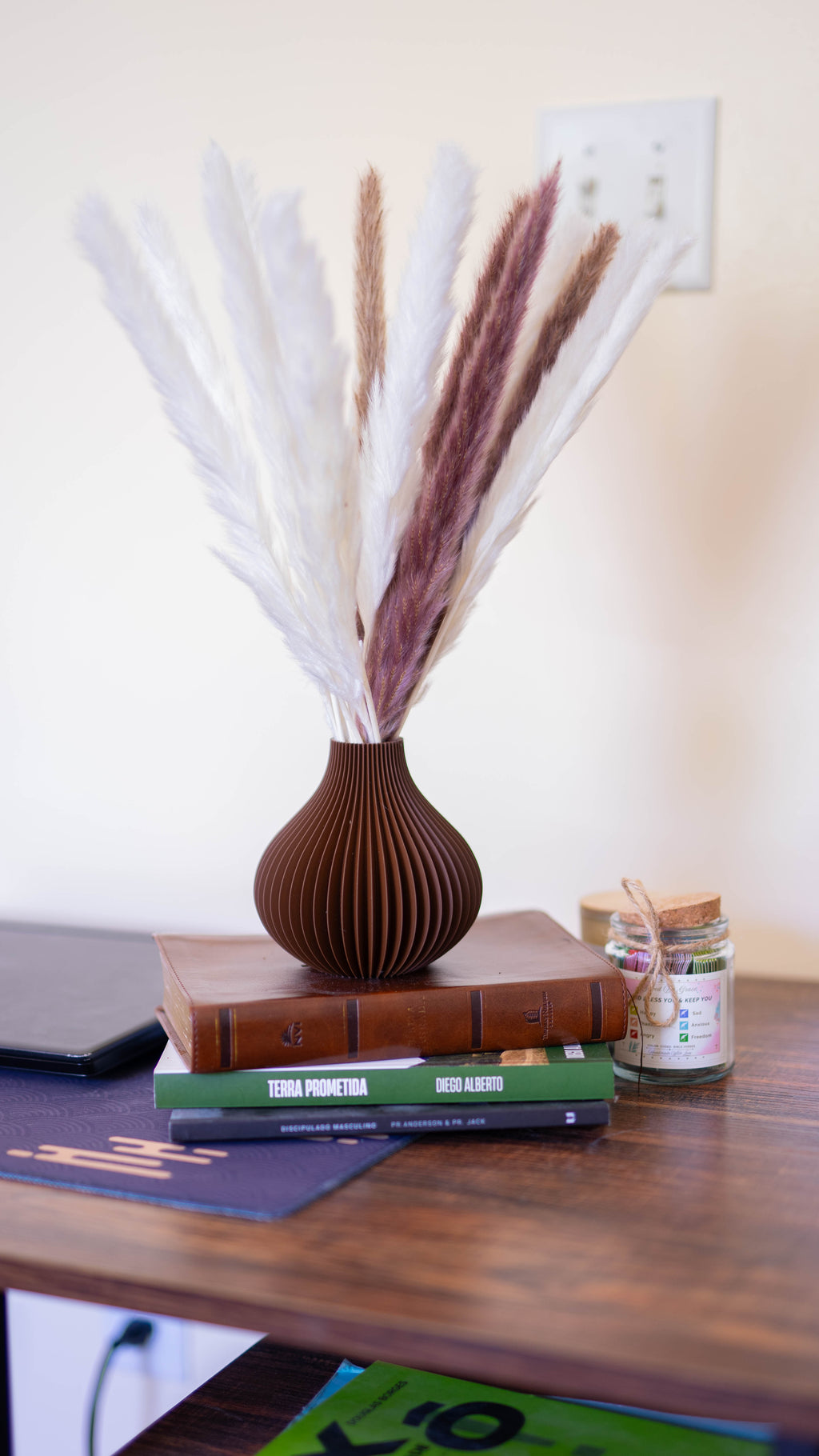 Onion Spiral Vase — Twisted Ribbed Design