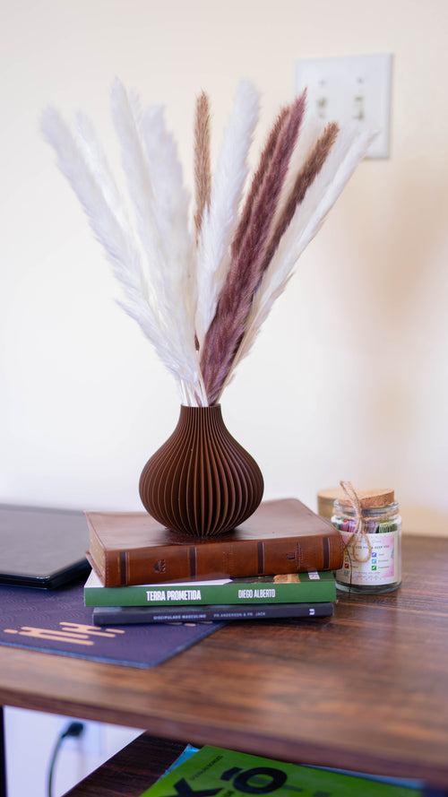 Onion Spiral Vase — Twisted Ribbed Design